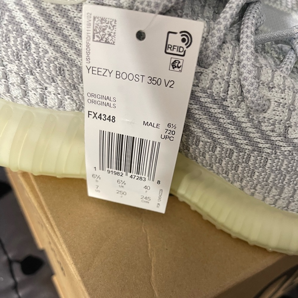 Adidas Yeezy boost 350 v2